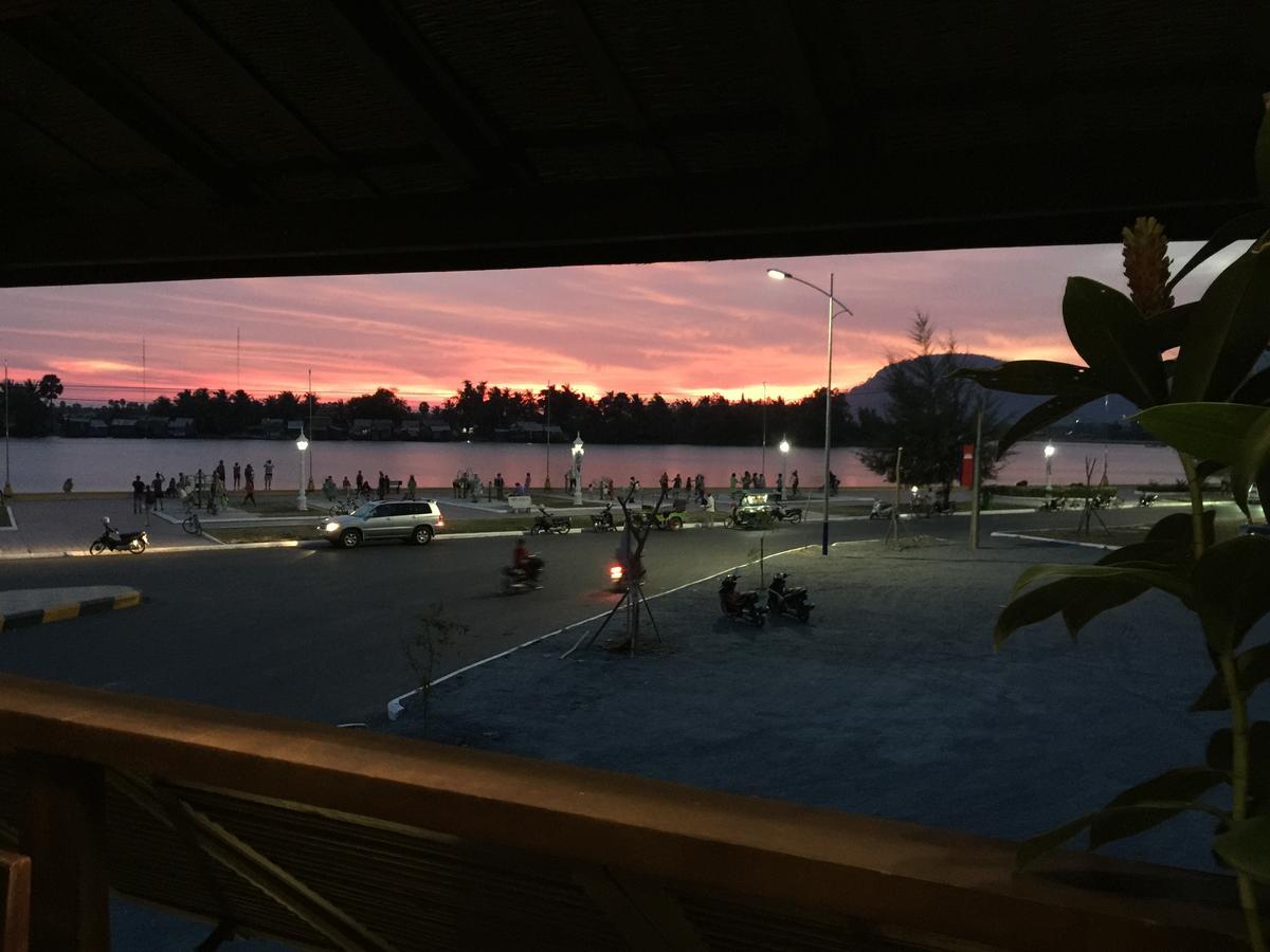 Makk Hotel Kampot Exterior photo